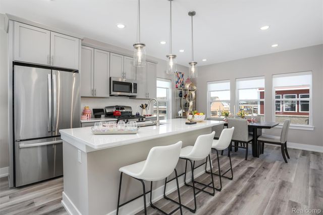 822 Huntley Lane, Troy, MI 48085