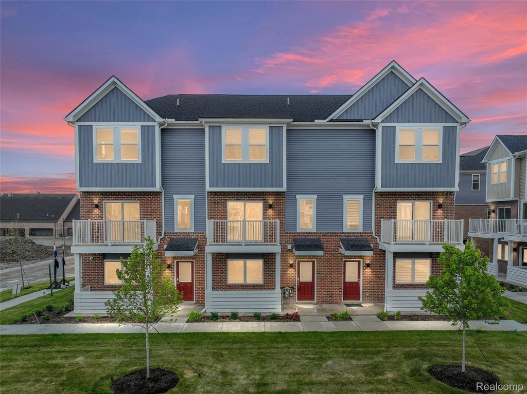 822 Huntley Lane, Troy, MI 48085