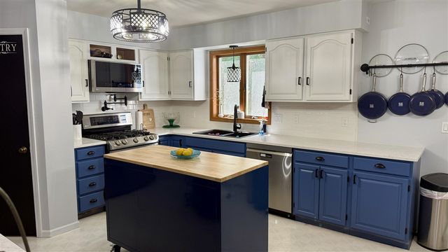 12637 Lakeshore Drive, Grand Haven, MI 49417