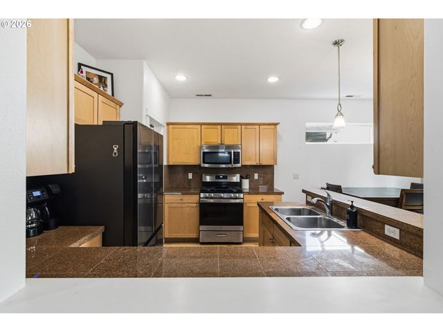 2527 PARK VIEW Dr, Eugene, OR 97408