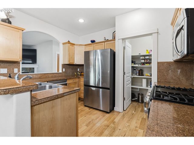 2527 PARK VIEW Dr, Eugene, OR 97408