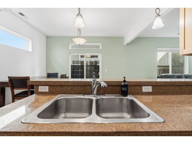 2527 PARK VIEW Dr, Eugene, OR 97408