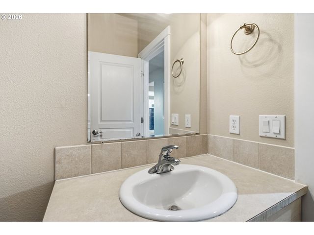 2527 PARK VIEW Dr, Eugene, OR 97408