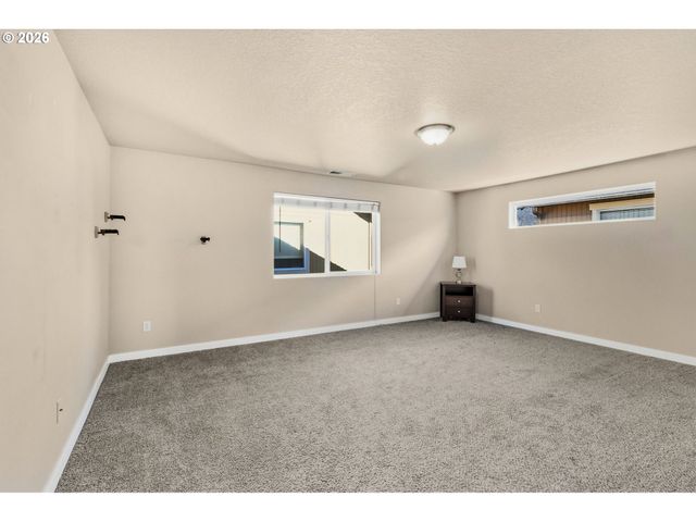 2527 PARK VIEW Dr, Eugene, OR 97408