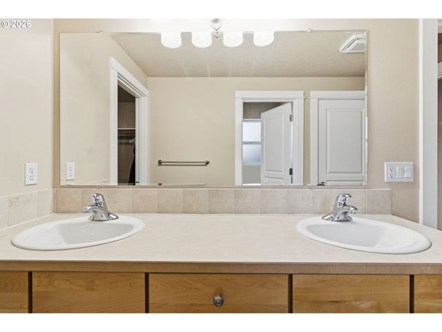 2527 PARK VIEW Dr, Eugene, OR 97408