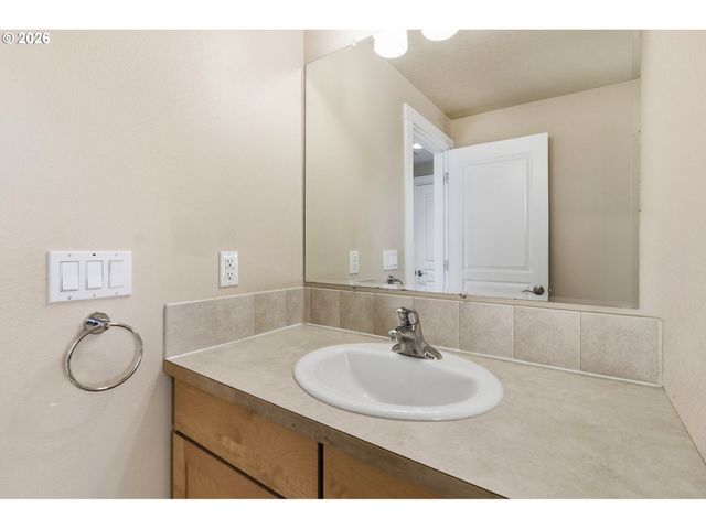 2527 PARK VIEW Dr, Eugene, OR 97408