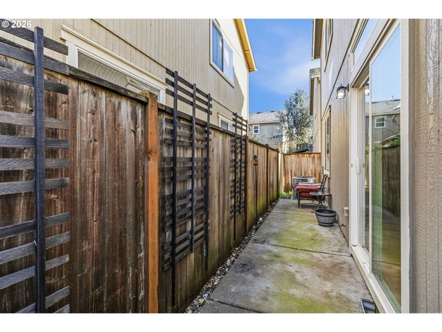 2527 PARK VIEW Dr, Eugene, OR 97408