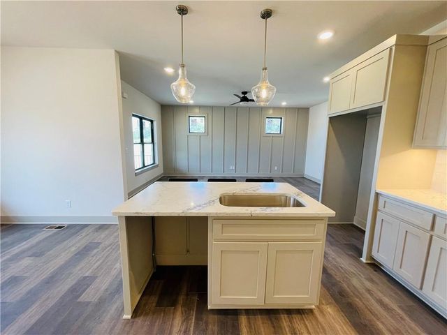 1001 S Riverview Avenue S, Independence, MO 64056