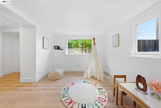 661 Brookwood Pl, Oakland, CA 94610