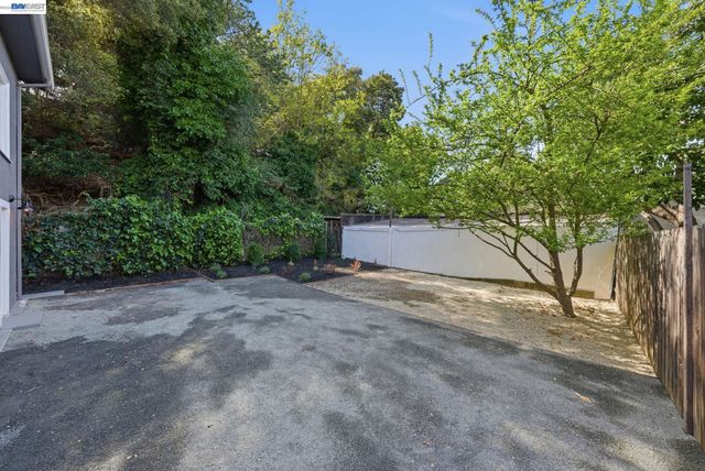 661 Brookwood Pl, Oakland, CA 94610