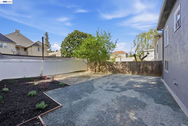 661 Brookwood Pl, Oakland, CA 94610