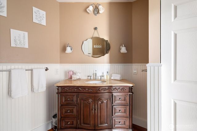 702 N Main Street, Coupeville, WA 98239