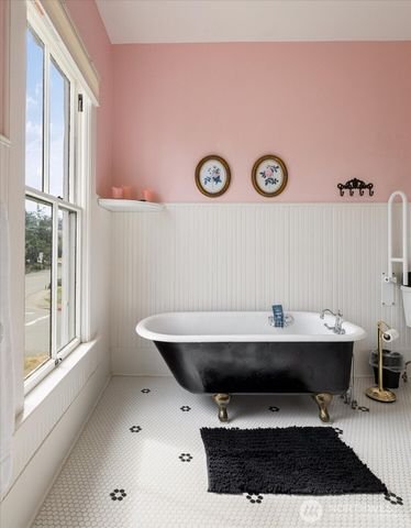 702 N Main Street, Coupeville, WA 98239