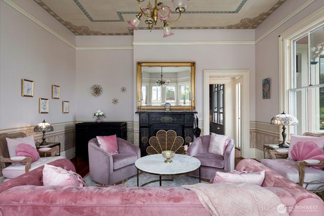 702 N Main Street, Coupeville, WA 98239