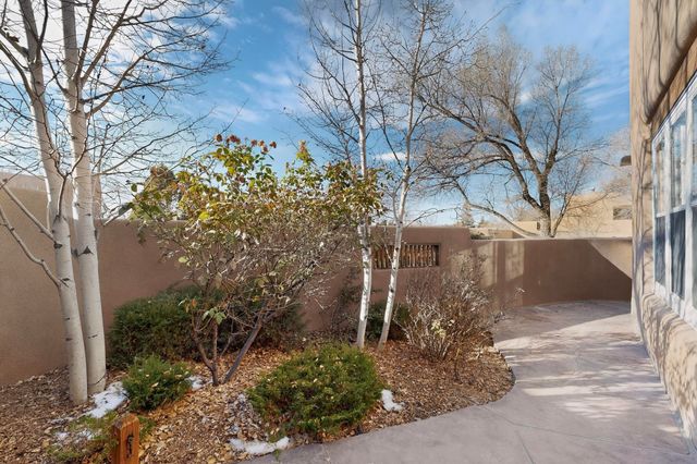 334 Otero 14-2, Santa Fe, NM 87501