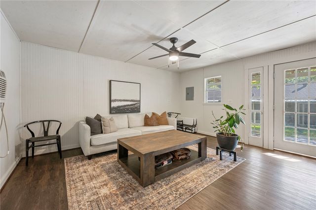 2002 Pinewood Drive, Bryan, TX 77807