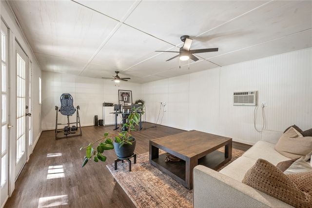 2002 Pinewood Drive, Bryan, TX 77807