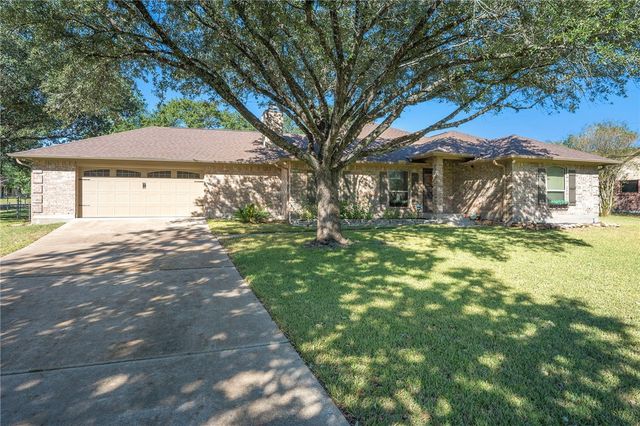2002 Pinewood Drive, Bryan, TX 77807