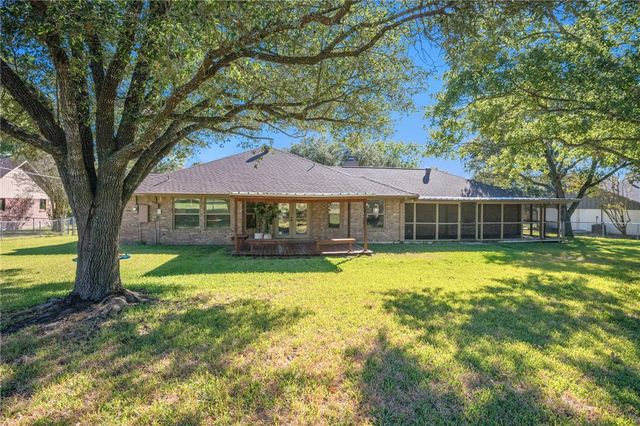 2002 Pinewood Drive, Bryan, TX 77807