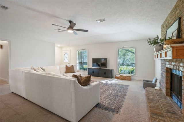 2002 Pinewood Drive, Bryan, TX 77807