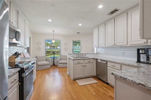 2002 Pinewood Drive, Bryan, TX 77807