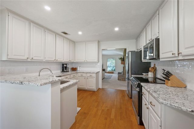 2002 Pinewood Drive, Bryan, TX 77807