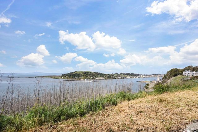 219 SEA CREST Cir, Vallejo, CA 94590