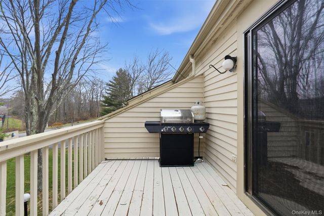 239 Deer Hill Road, South Salem, NY 10590