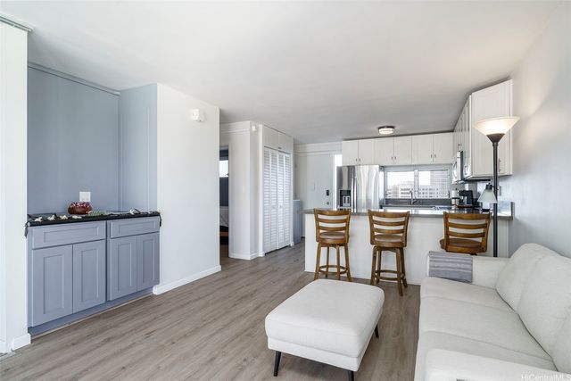 1617 Keeaumoku Street 1401, Honolulu, HI 96822