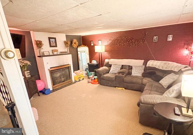 12 GREEN AVE, Lewistown, PA 17044