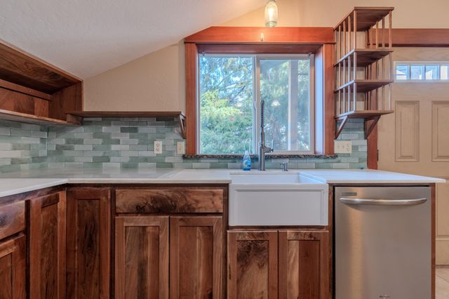 2717 Elliott Avenue, Medford, OR 97501