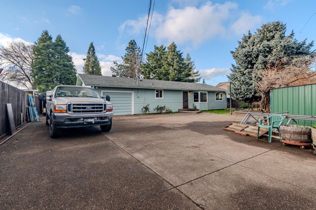 2717 Elliott Avenue, Medford, OR 97501