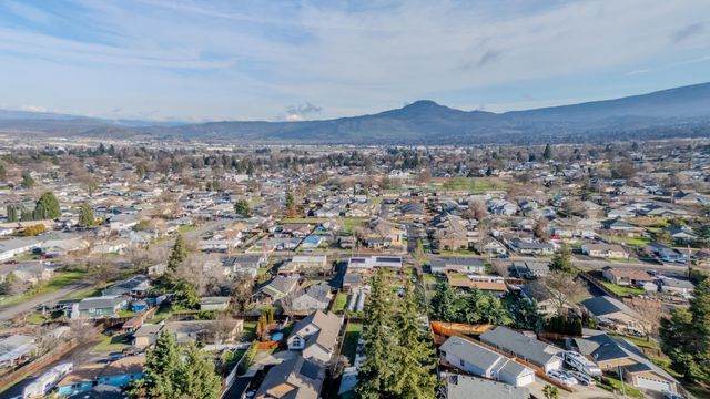2717 Elliott Avenue, Medford, OR 97501