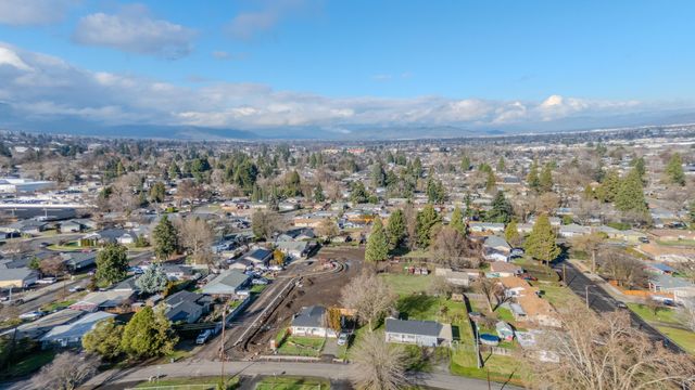 2717 Elliott Avenue, Medford, OR 97501