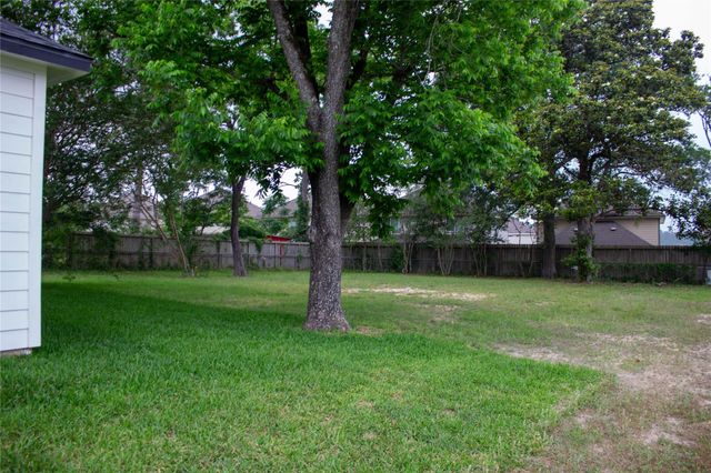 106 Runnels Street A, Willis, TX 77378