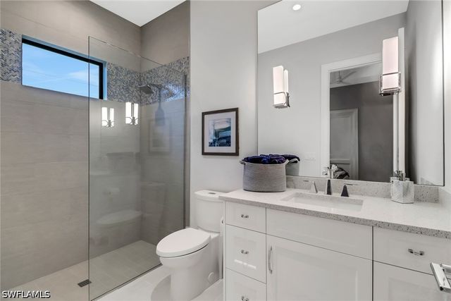 12 Banyan RD, Naples, FL 34108