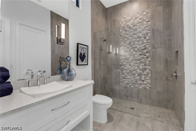 12 Banyan RD, Naples, FL 34108