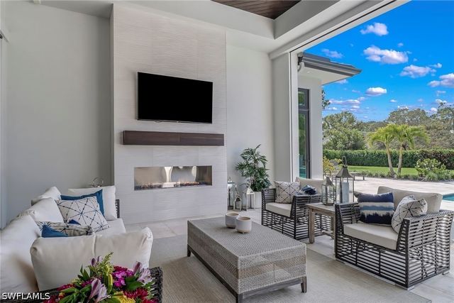12 Banyan RD, Naples, FL 34108