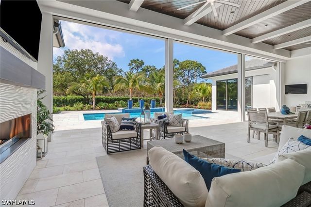 12 Banyan RD, Naples, FL 34108