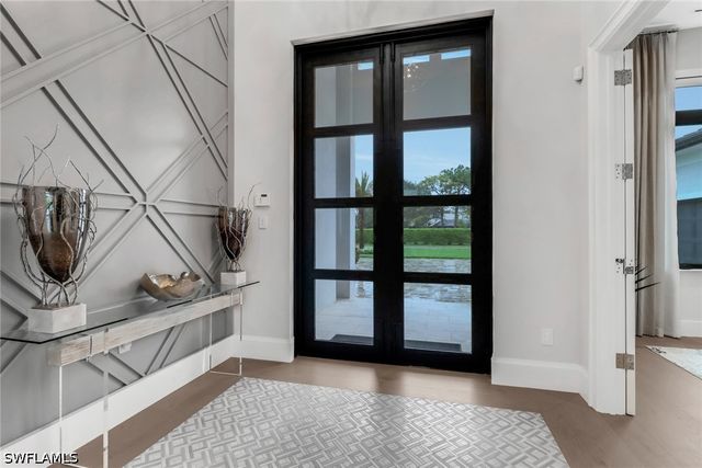 12 Banyan RD, Naples, FL 34108