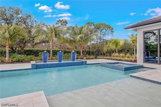 12 Banyan RD, Naples, FL 34108