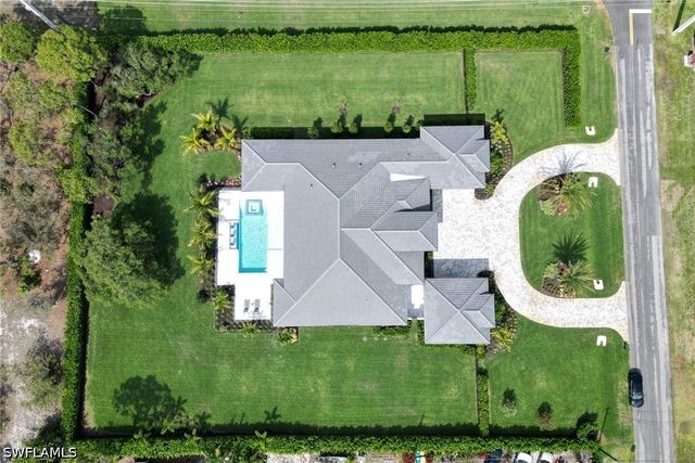 12 Banyan RD, Naples, FL 34108
