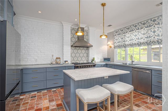 124 W Taylor Street, Savannah, GA 31401