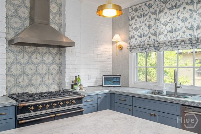 124 W Taylor Street, Savannah, GA 31401