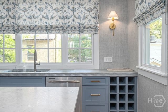 124 W Taylor Street, Savannah, GA 31401