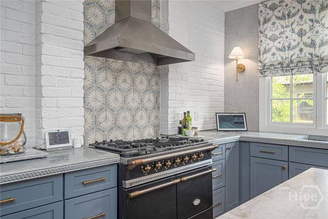 124 W Taylor Street, Savannah, GA 31401