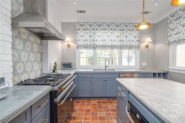 124 W Taylor Street, Savannah, GA 31401