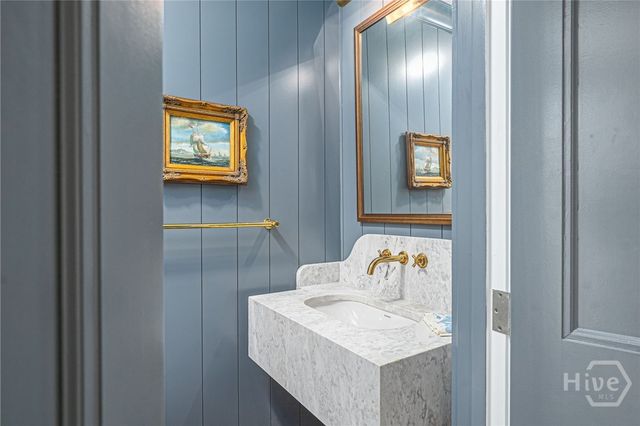 124 W Taylor Street, Savannah, GA 31401