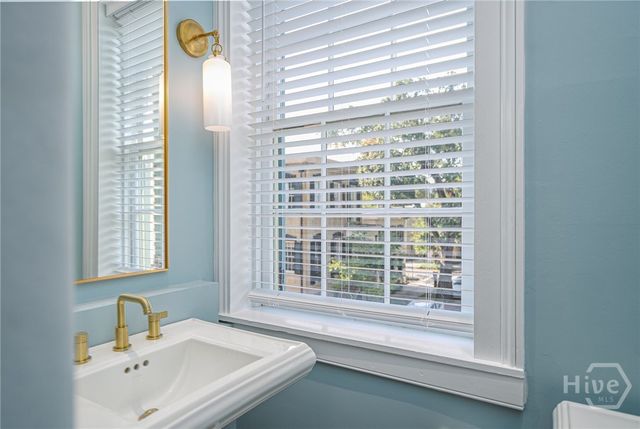 124 W Taylor Street, Savannah, GA 31401