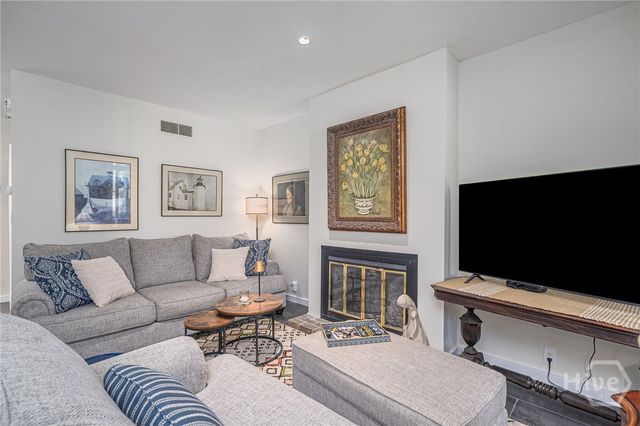 124 W Taylor Street, Savannah, GA 31401